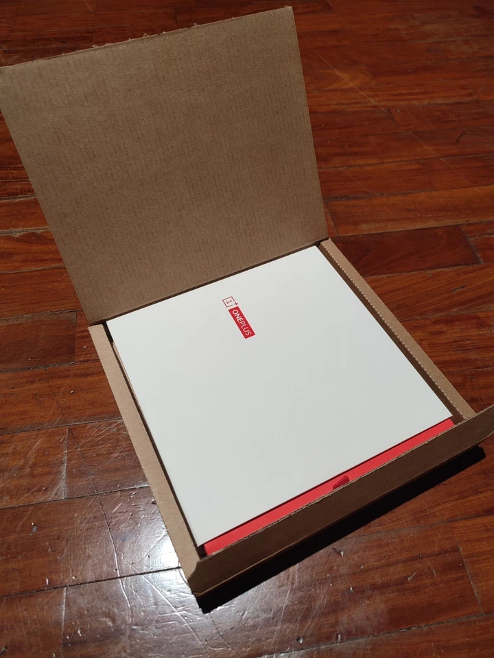 OnePlus One BOX 1° modello, assolutamente introvabile, A0001 SOLO BOX no cell ! - Immagine 2 di 4