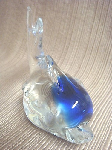 Pretty & Perfect BLUE & CLEAR GLASS DOLPHIN PAPERWEIGHT - Picture 2 of 5