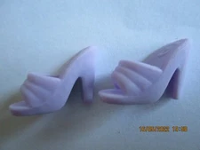 BARBIE DOLL / PAIR OF SHOES: BOOTS, PUMPS ....... (190)
