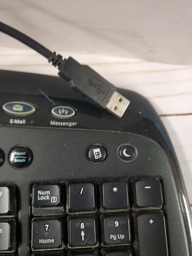 Logitech Wave Ergonomic Wired Corded USB Multimedia Keyboard - Picture 5 of 8