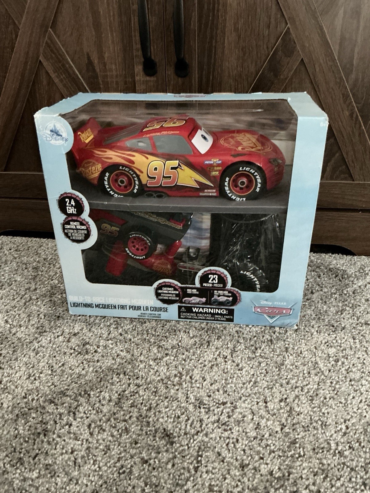 DISNEYPARKS PIXAR EXCLUSIVE - DISNEY PIXAR RC LIGHTNINGMCQUEEN RC CAR