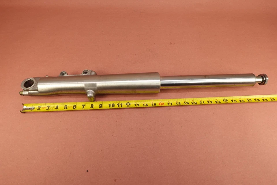 2000 - 2006 年 Harley Davidson FLTRI 公路滑翔右前叉叉减震管 — 第 2/4 张图片