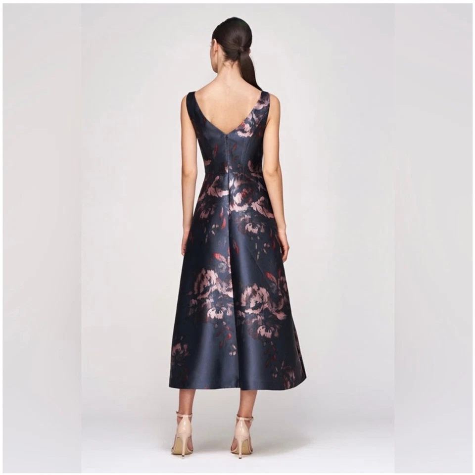 Vestido Kay Unger Elsa Floral Hasta el Té - Talla 2 - Elegante (Nuevo) Foto 2 de 4