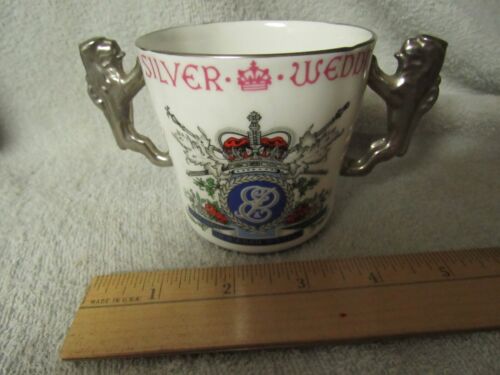 Vtg. Commemorative 1972 Queen Elizabeth / ERII Silver Wedding Handled Mug - Imagen 1 de 16