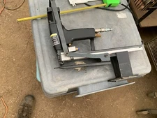 Duo-Fast JP-1120DL Pneumatic Stapler w/Humphrey 250F FootSwitch w/extras