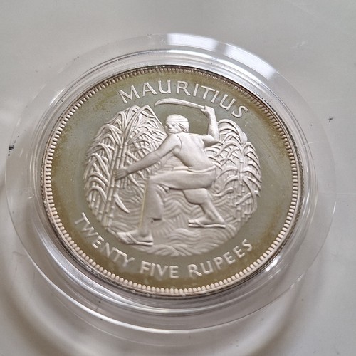 The Queen's Silver Jubilee .925 28.28 gms each Silver Coins x7 - Picture 6 of 13