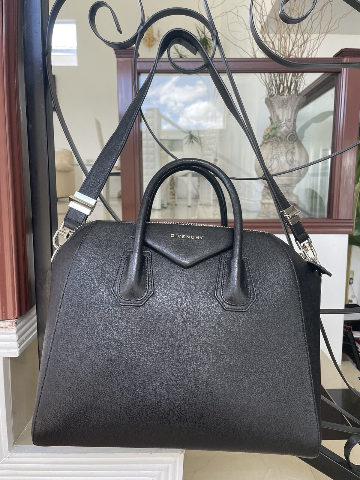 Givenchy Medium Black Grained Leather - image 1