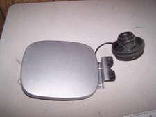 01 02 SATURN S SERIES COUPE FUEL FILLER DOOR GRAY PAINT CODE 9566