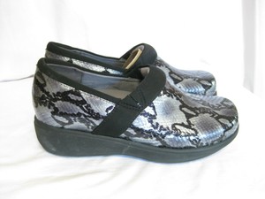 meredith nursing shoes