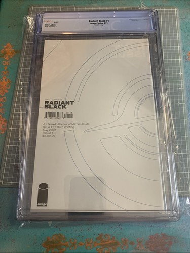 Cómics con imagen de tercera impresión Radiant Black #1 mayo 2021 CGC 9,8 - Imagen 2 de 2