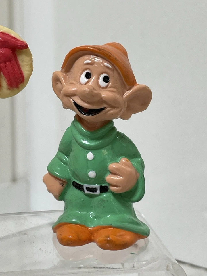 Figuras vintage clássicas da Disney Bullyland 2 dos 7 anões e Cruella De Ville - Imagem 3 de 4