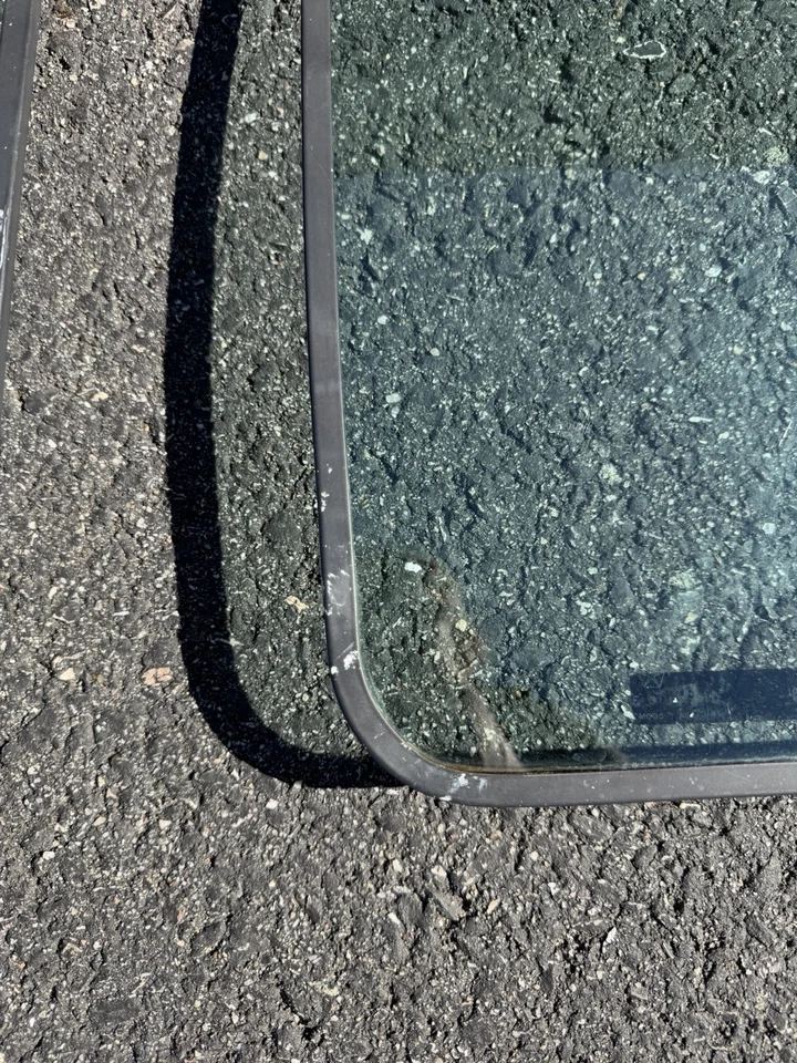 79-03 Dodge Ram Van Kit de ventana de vidrio ventilado lateral trasero 1500 2500 3500 Foto 3 de 4