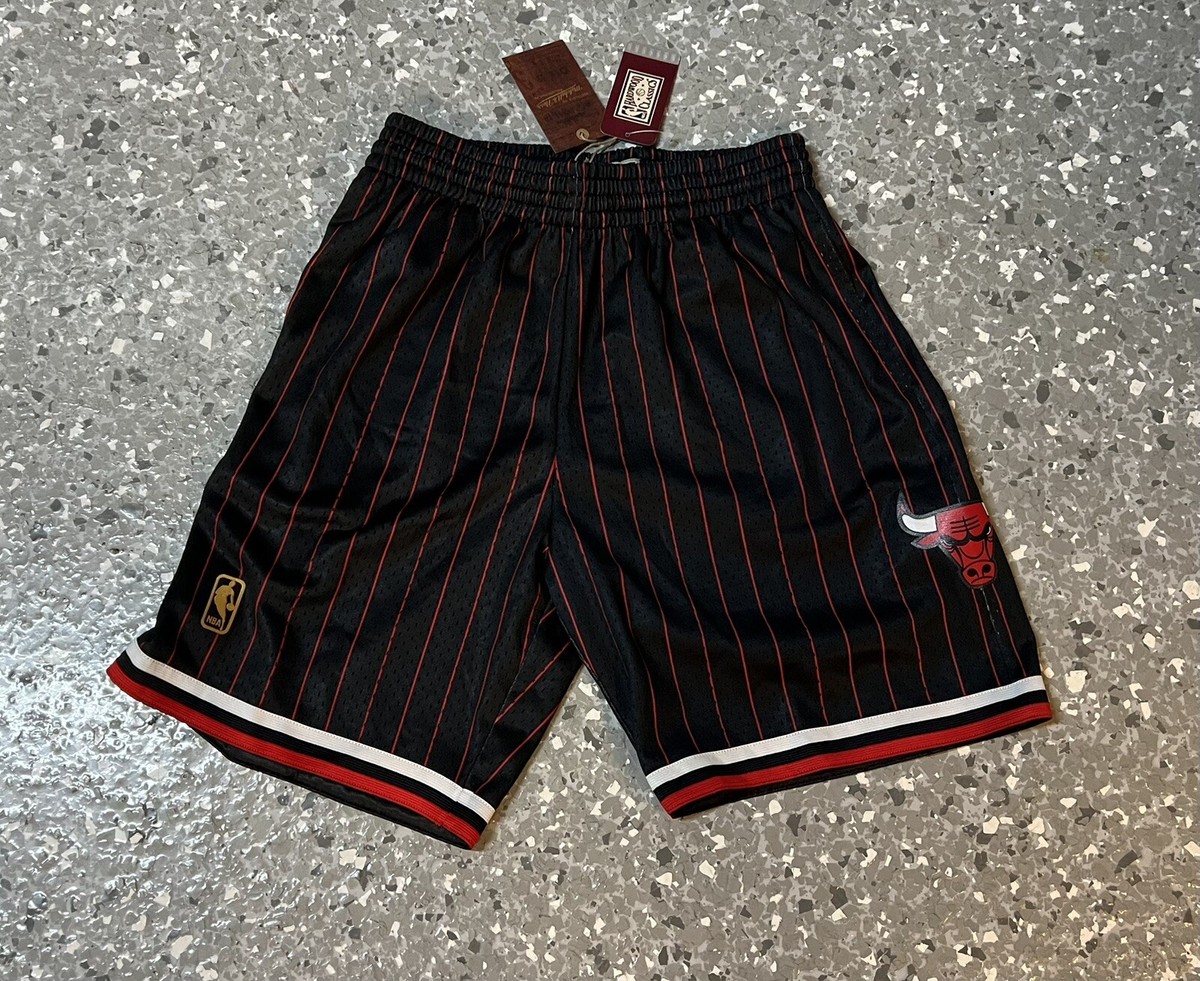 [最終値下げ]Mitchell & Ness Chicago Bulls 黒白 Chicago Bulls Mitchell & Ness Pinstripe Classics Swingman