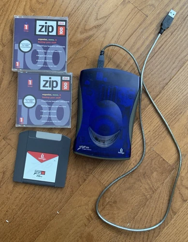 Iomega Zip 250 USB Bus Powered External Drive Z250USBPCMBP with 3 Disks