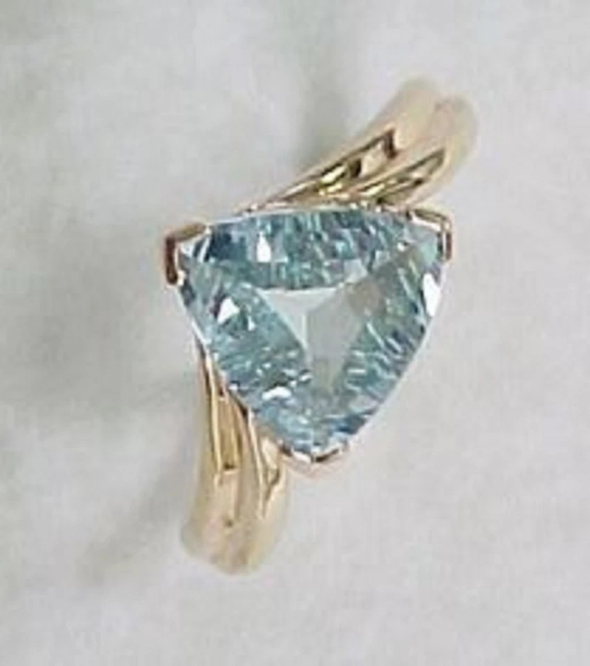 Anillo de compromiso de 2 bandas aguamarina simulada de 7 quilates enchapado en oro amarillo de 14 quilates Foto 4 de 4