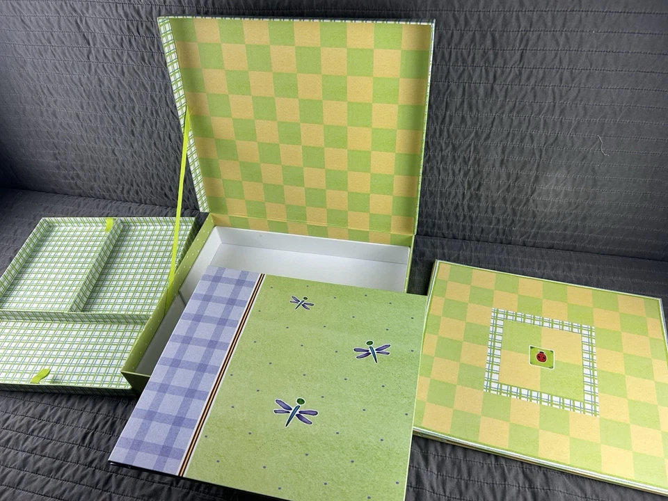 Kathy Davis Ladybug Photo Album With Sheet Protectors- Green - Image 2 of 4