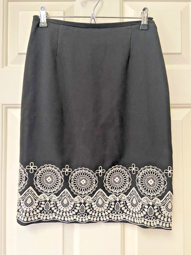 tahari arthur s. levine black embroidered pencil skirt size 0P