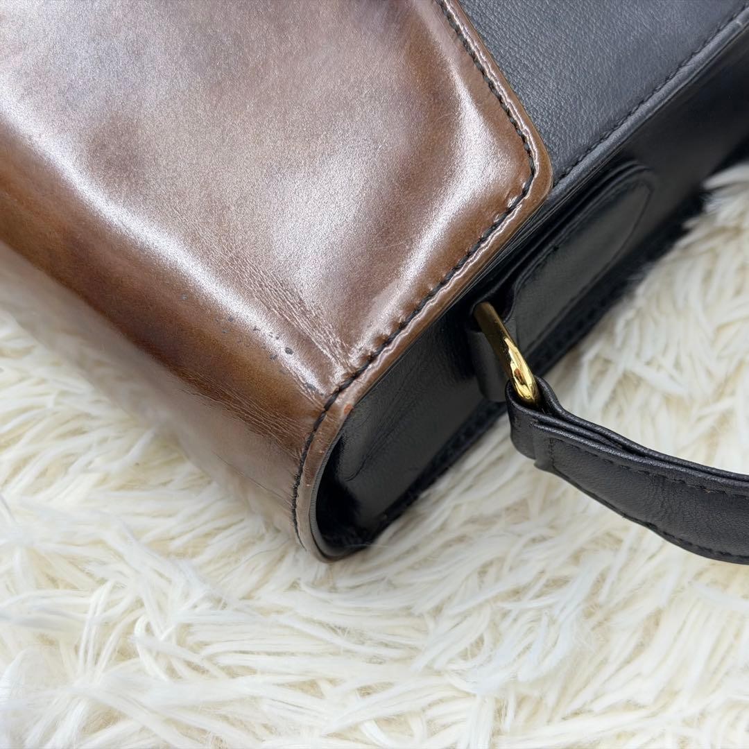 Valentino Garavani Bicolor Leather Shoulder Bag Gold Hardware Vintage Japan thumbnail 14