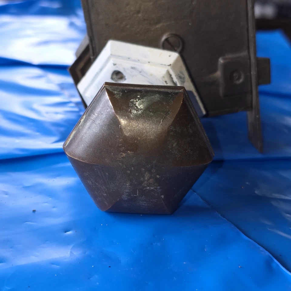 Juego de cerraduras de mortaja de latón hexagonal vintage - 2 perillas de puerta 2 placas traseras Foto 2 de 4