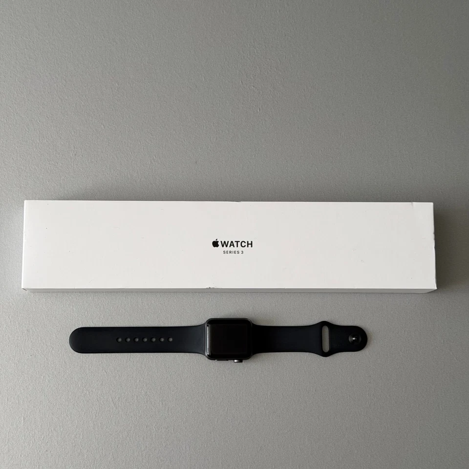 Apple Watch Series 3, photo 1 of 5