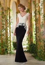 MGNY Madeline Gardner Ivory & Black Lace Appliqué Floor-Length Gown sz 4 NWD