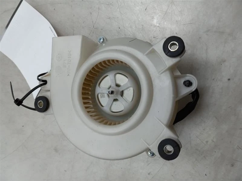 12-15 TOYOTA PRIUS ENCHUFABLE 1,8 L TRACCIÓN DELANTERA EN MOTOR SOPLADOR AC TRASERO Foto 2 de 4