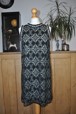 Max Studio Kleid schwarz Spitze A-Linie ärmellos Gr. S beige Kontrastfutter