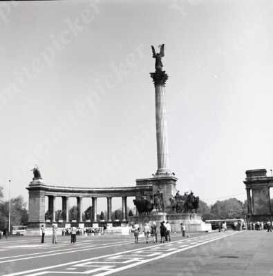 A16 Negative 1974  Budapest  Hero Statues in square 069a