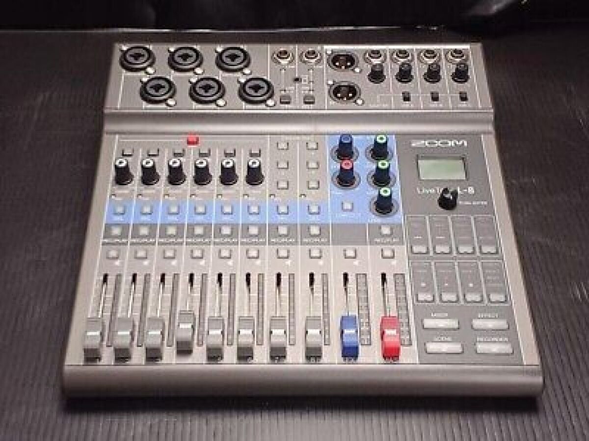 ZOOM LiveTrak L-8 8ch Live Podcast Digital Mixer & Recorder ZOOM LiveTrak L-8 8ch Live Podcast Digital Mixer & Recorder