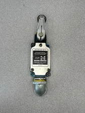 Honeywell 1LS19 Micro 600V AC 10A 1/2hp-240V Rotary Limit Switch Roller Lever