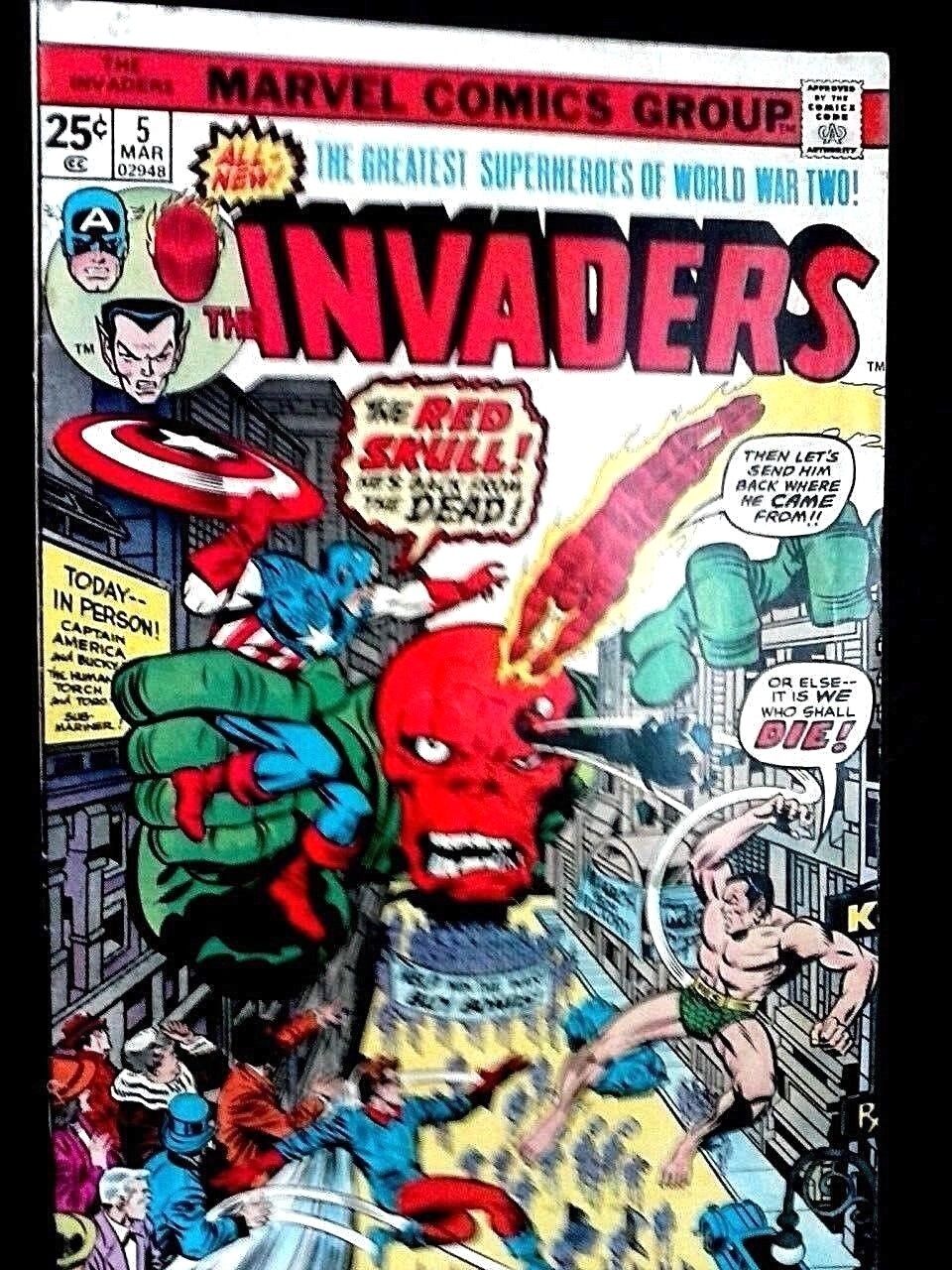 The Greatest Superheros Of World War Two! The Invaders ( com1,015 )