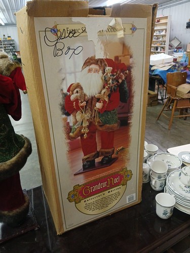 2003 Granduer Noel 34" Fabric Santa On Wooden Base - Picture 12 of 19