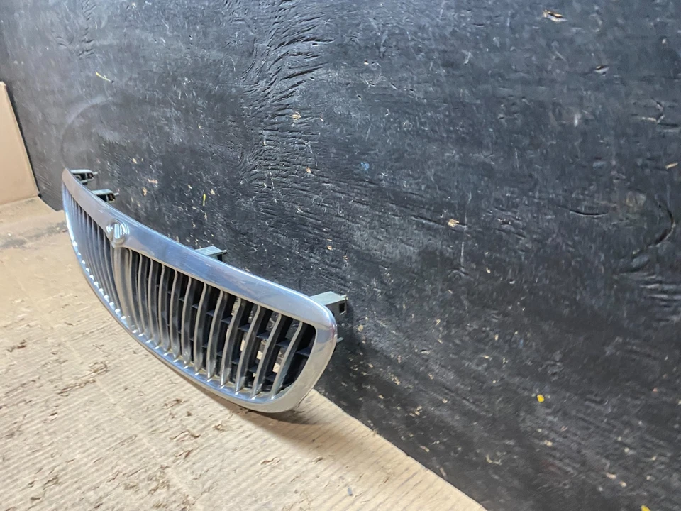 2000 to 2001 Infiniti i30 Front Upper Grill Grille OEM T9971 DG - Image 2 of 4