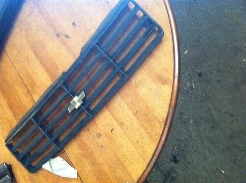 87-88 Chevrolet Corsica Grille - Image 3 of 4