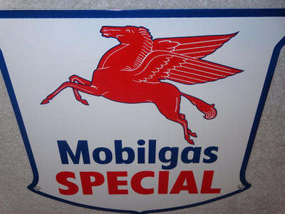 VINTAGE MOBIL MOBILGAS SPECIAL PEGASUS 11 3/4'' PORCELAIN METAL GASOLINE OIL SIGN