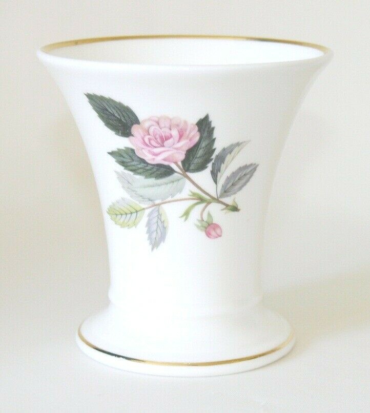 Vtg Wedgwood HATHAWAY ROSE posy vase H3½in bone china 1959-87