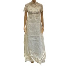 1960s A-Line Wedding Gown w/Removeable Watteau Train Cathedral  Short Veil /cb