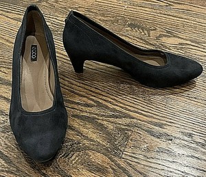 ECCO Suede Black Pumps 2.5 inch Cone 