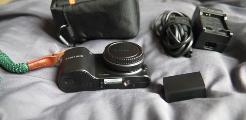 Samsung NX2000 Camera + Flash + Rollei Excellent ! - Zdjęcie 2 z 18