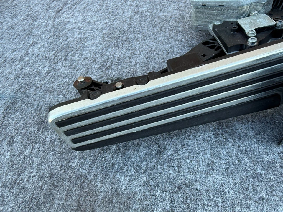 INFINITI M35H M37 M56 Q70 2011-2019 OEM TRAVEL ADAPTIVE GAS PEDAL ACTUATOR ASSY Foto 2 de 4