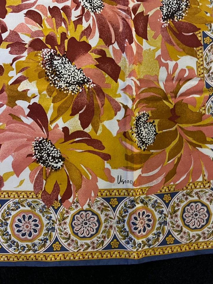 BUFANDA FLORAL VERA azul/rosa/bronceado/ocre seda crepé de china 74x74 cm dobladillos enrollables Foto 2 de 4