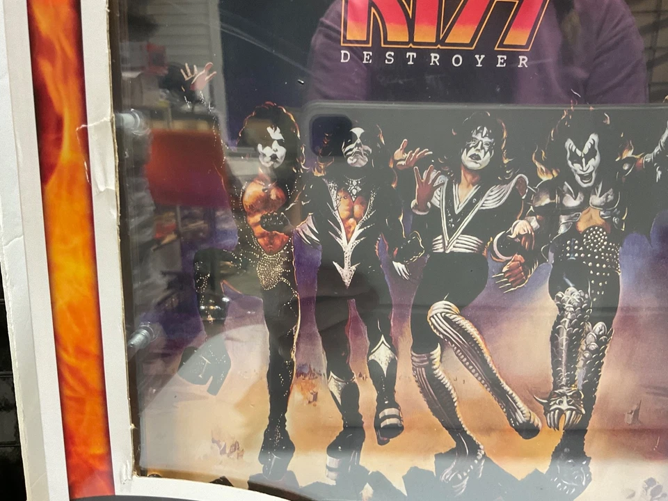 ÁLBUM FUNKO POPS DESTRUCTOR DE BESOS BRILLA EN LA OSCURIDAD CAJA EXCLUSIVA DAÑADA Foto 3 de 4