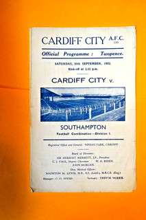 1952/53 CARDIFF CITY RESERVES v SOUTHAMPTON RESERVES Football Combination