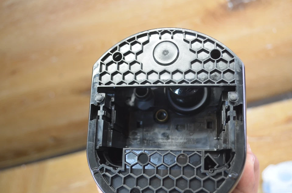 Braun Series 7 Shaver Clean & Charge Base Station No Power Cord - Image 2 of 4