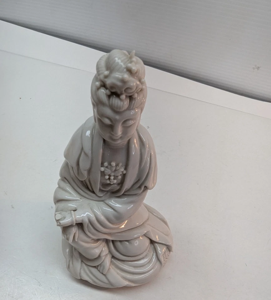 Hermosa estatuilla china de porcelana blanca brillante de horno De Hua Kwan-yin de 6 pulgadas Foto 2 de 4
