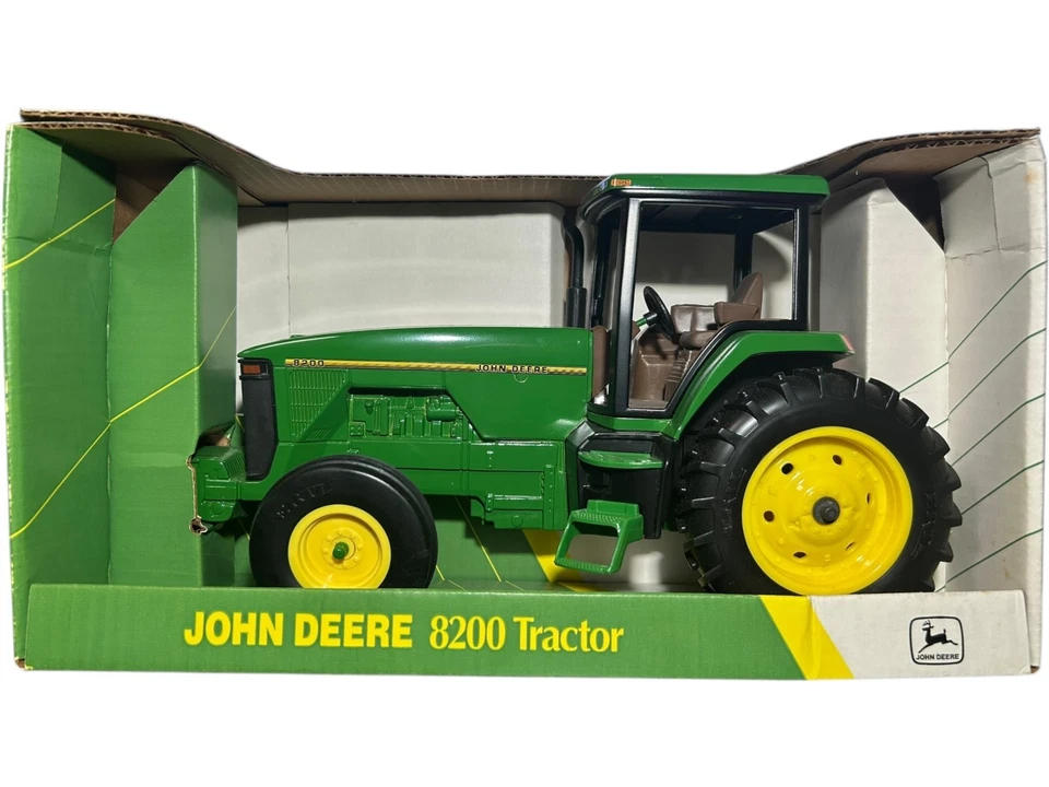 VTG ERTL John Deere 8200 Farm Tractor 1/16 1995 NIB - Image 2 of 4