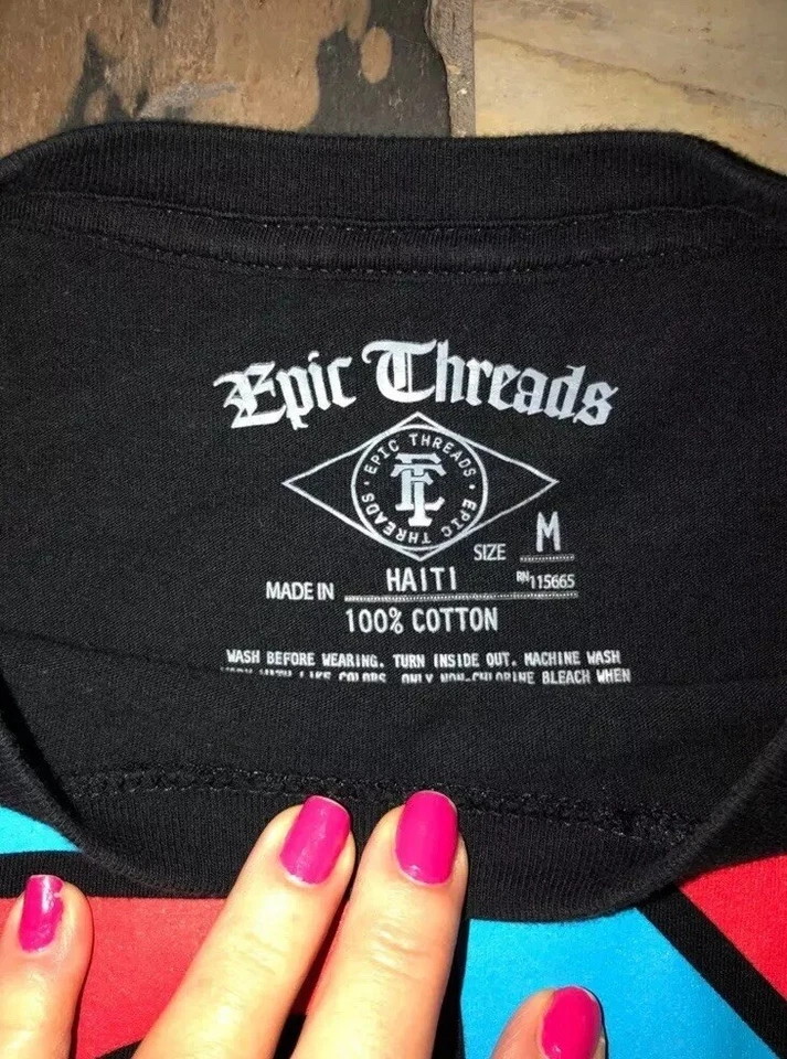 Camiseta mediana Epic Threads Superman negra S/slv para niños usada 1 X Foto 3 de 3