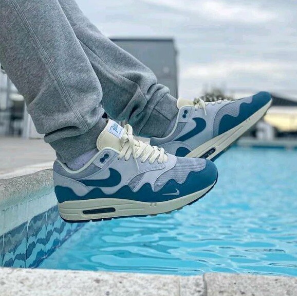 Patta x Nike Air Max 1 “Noise Aqua” with Bracelet - Men's