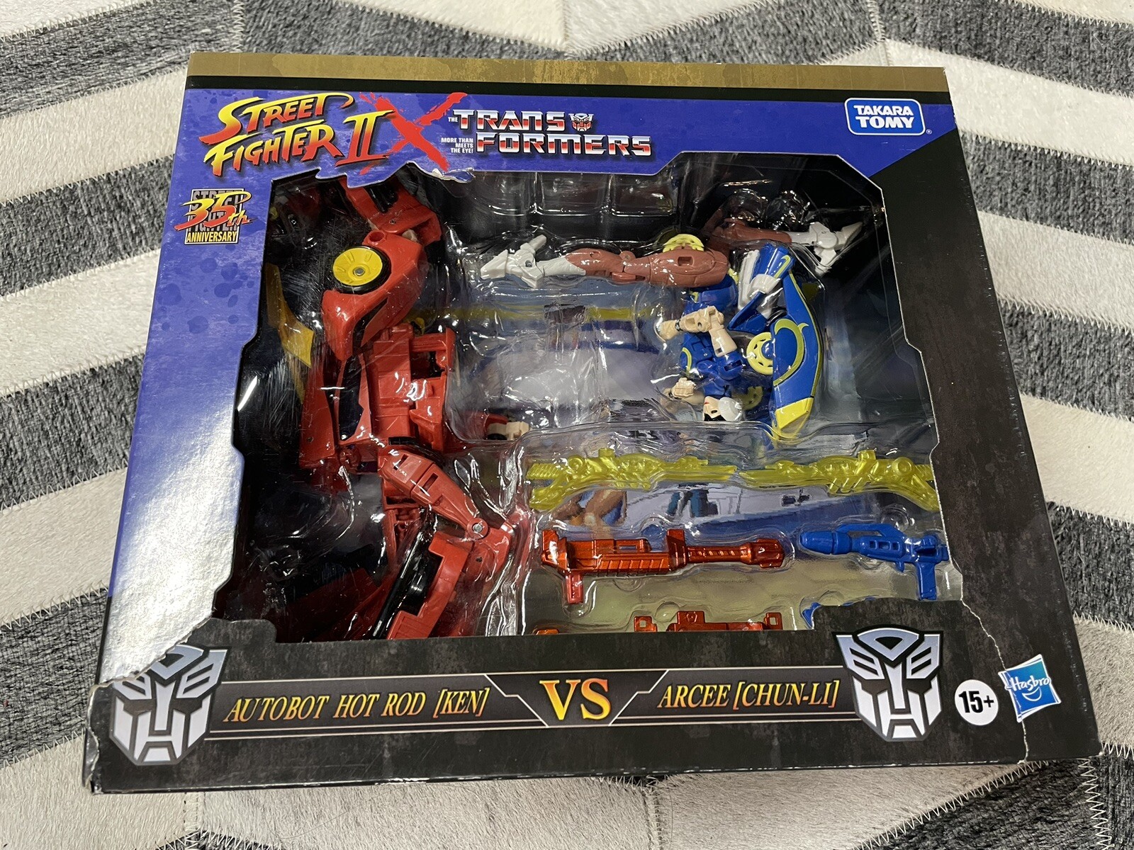 Street Fighter II X Transformers - Autobot Hot Rod Ken Vs Arcee Chun-Li - READ