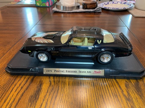 Pontiac Firebird Trans AM Road Signature 1:18 Diecast Model Car NEW - Picture 2 of 12